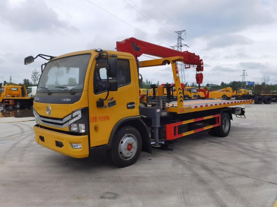 國六多利卡D8帶吊黃牌清障車-4400