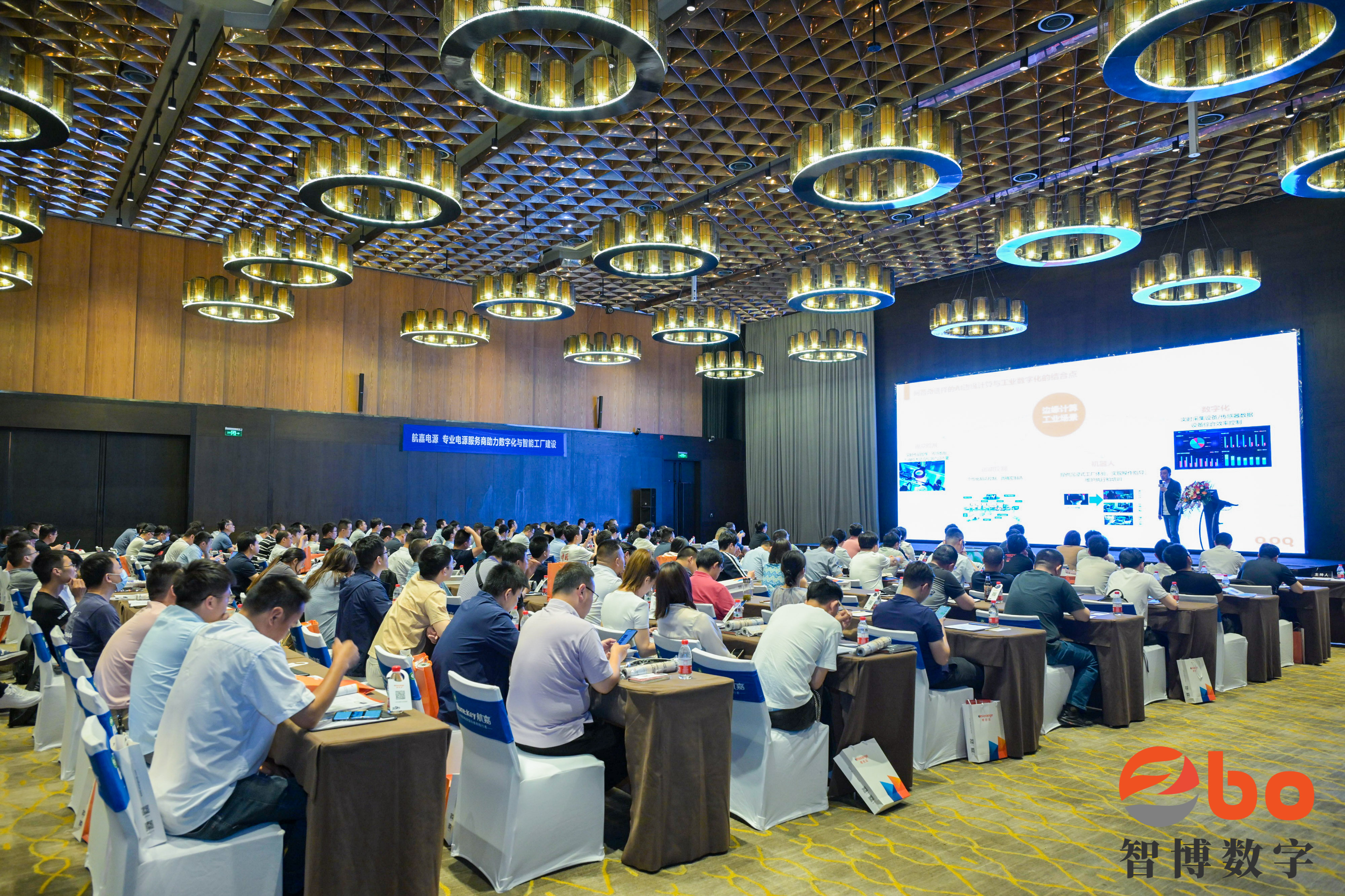 阿普奇亮相武漢數(shù)字化論壇，AK系列引領智造新篇章